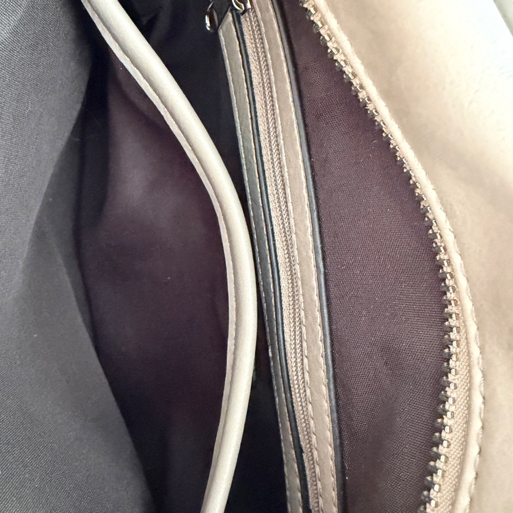 Nicole Miller grey faux leather crossbody bag - Picture 5 of 8